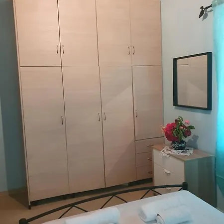 Guest house πέτρινο σπίτι Lazarata