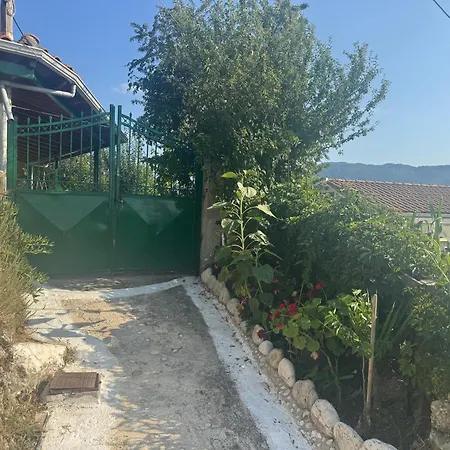 Pensión πέτρινο σπίτι Lazaráta